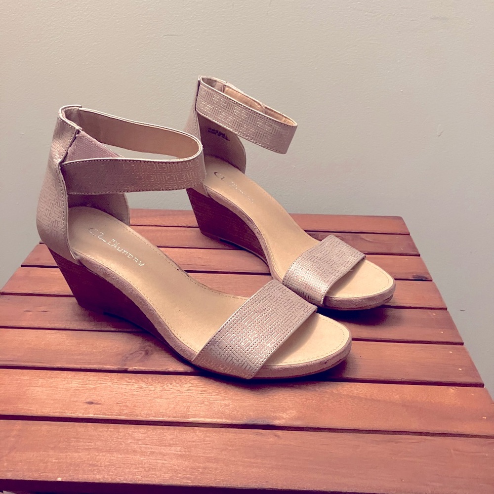 Women’s wedge sandals